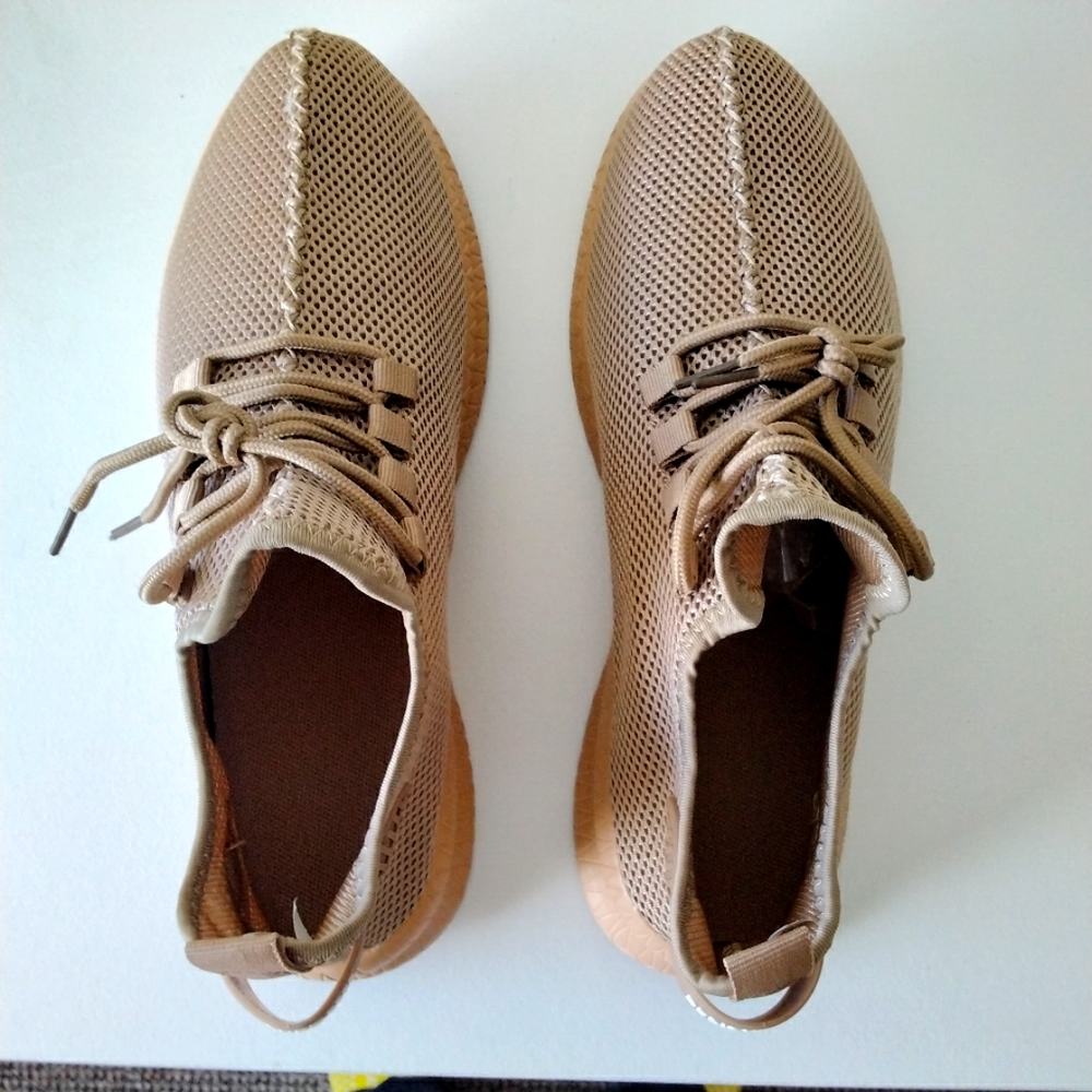 BREATHABLE SHOES 9.5